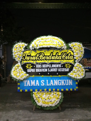 Papan Bunga Duka di Tegal Ratu